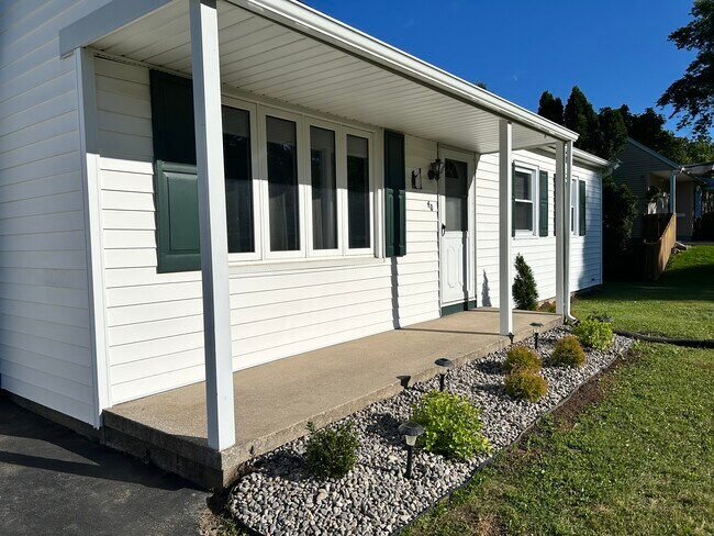 FRONT PORCH - 40 Masthead Way