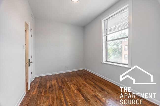 Building Photo - 2842 W Augusta Blvd