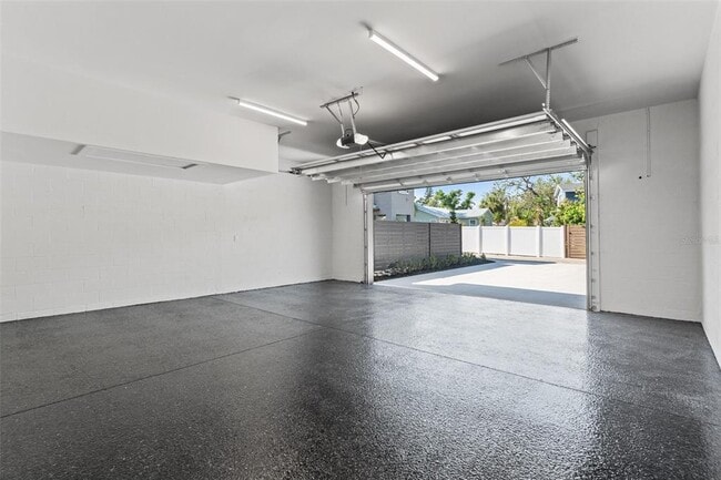 Building Photo - 807 W Park Ave