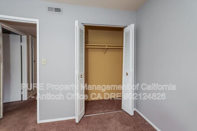 Building Photo - 2043 Sierra Rd