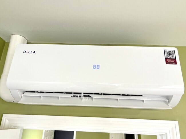 Building Photo - 156 Grinnell St