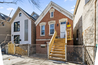 Building Photo - 2118 N Hoyne Ave