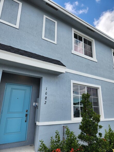 Building Photo - 1082 NW 6th Ter