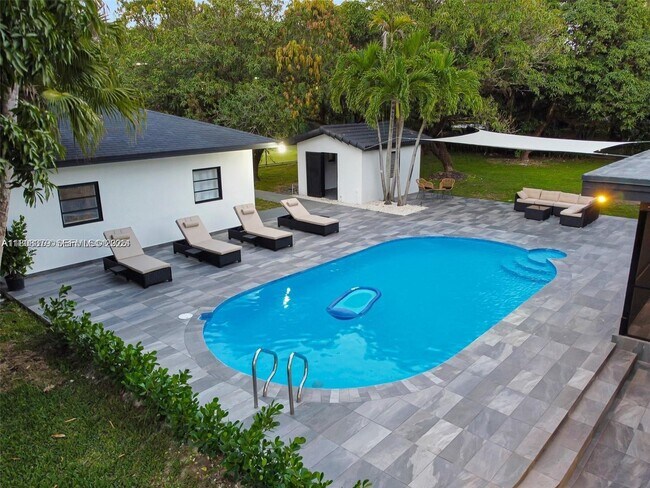 Building Photo - 7335 SW 104th St