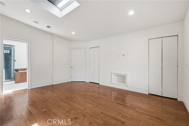 Building Photo - 926 N Rowell Ave