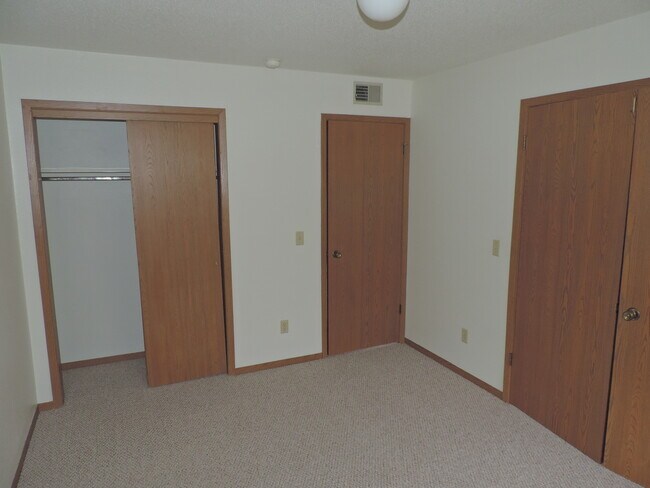 Building Photo - 728 Westwinds Dr