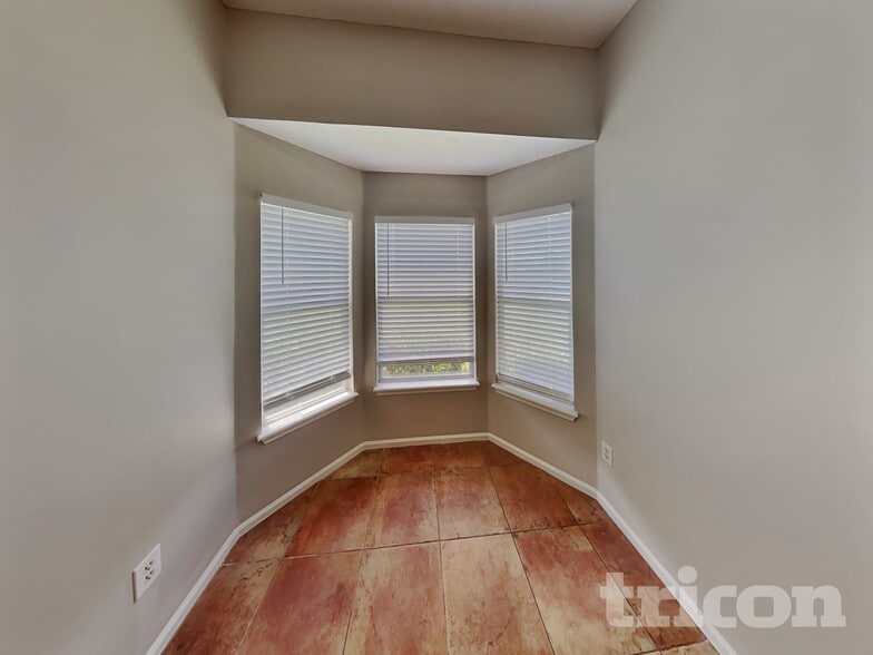 Building Photo - 928 Heritage Lakes Dr