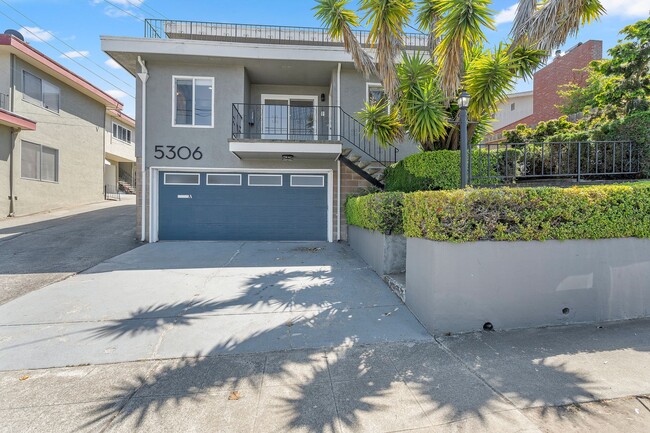 Building Photo - 5306 Bayview Ave
