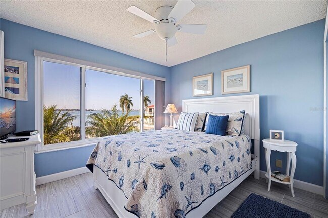 Building Photo - 6365 Bahia Del Mar Blvd S