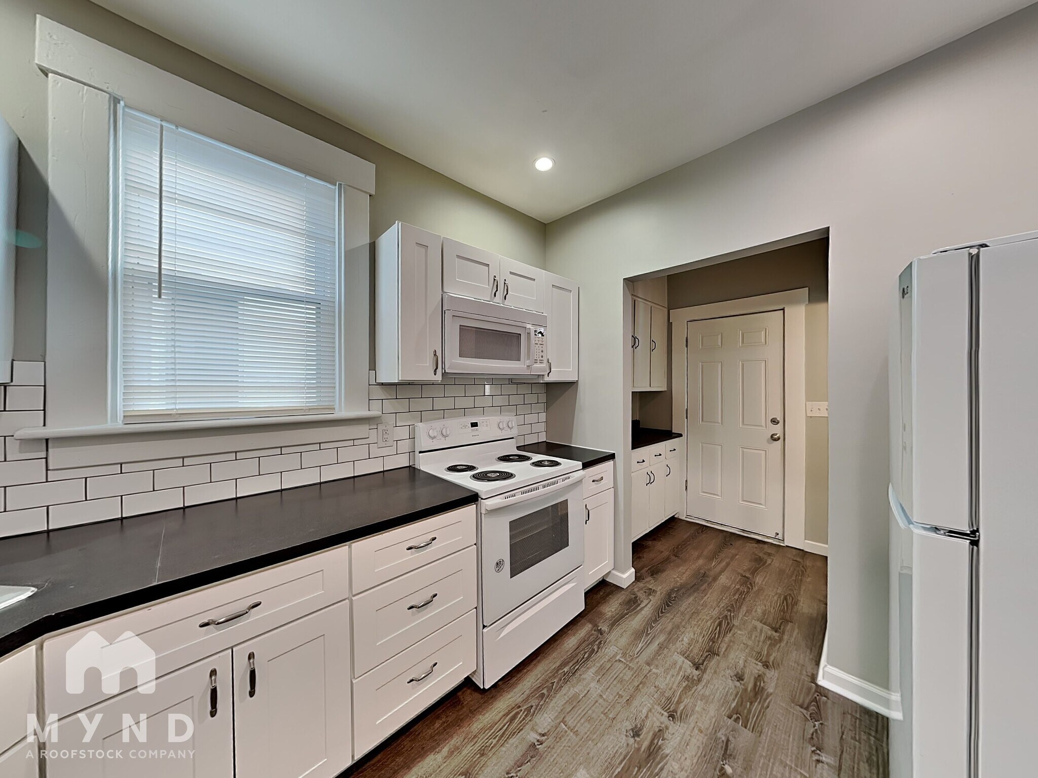 Building Photo - 153 N Oakley Ave