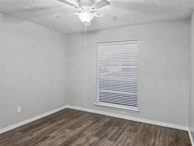 Building Photo - 4211 Falcon Meadow Dr