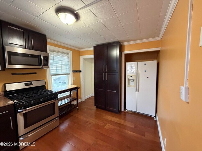 Building Photo - 406 4th Ave