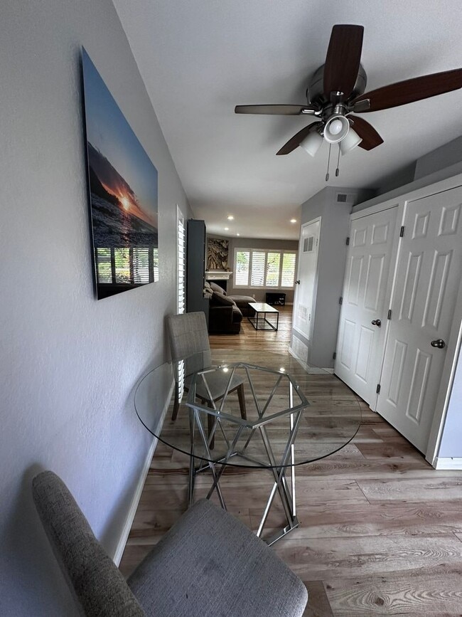 Building Photo - Beautiful, Charming 2-story townhome 2 bedroom and 1.5 bath located on the cusp of Clairemont and...