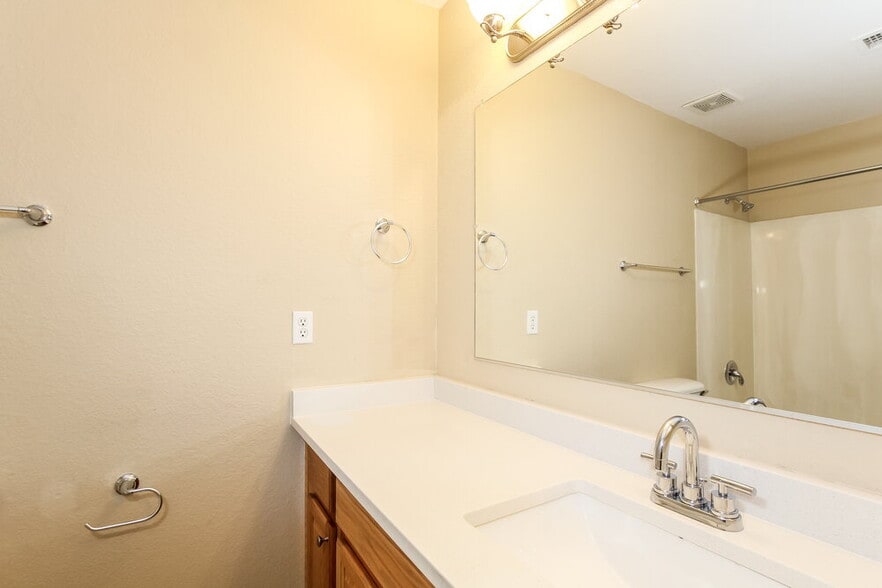 Building Photo - 17423 W Watson Ln