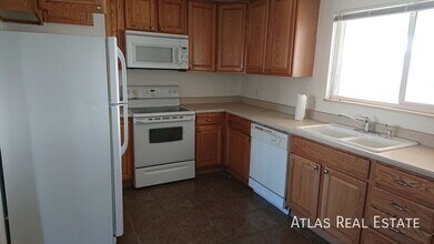 Building Photo - 910 Bishop Ct