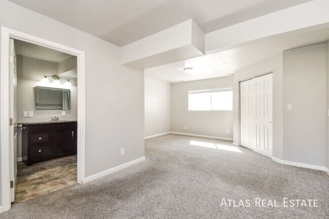 Building Photo - 4340 College View Dr