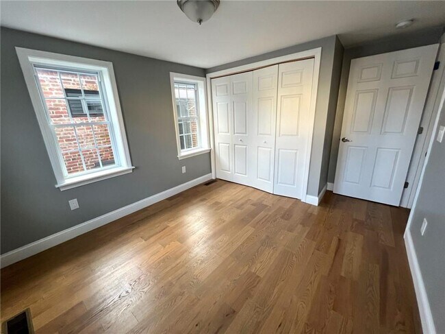 Building Photo - 5 Church St