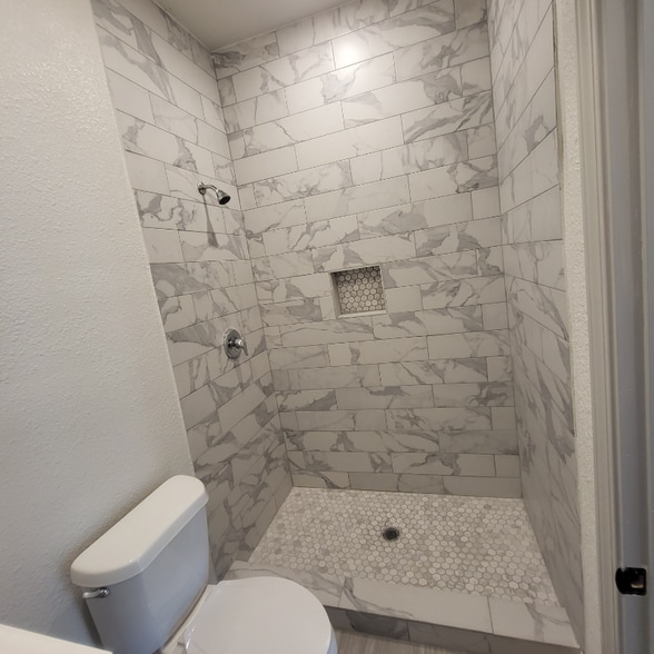 Building Photo - 647 Hammond Ave