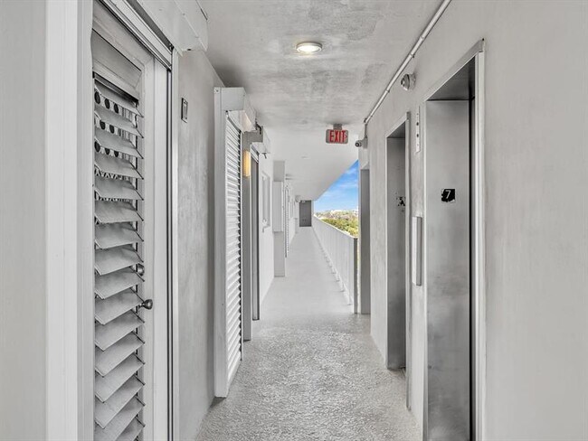 Building Photo - 3100 S Ocean Blvd