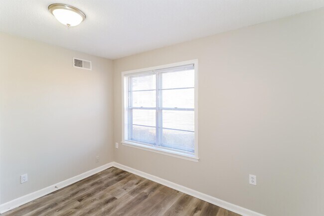 Building Photo - 6505 Deermont Dr