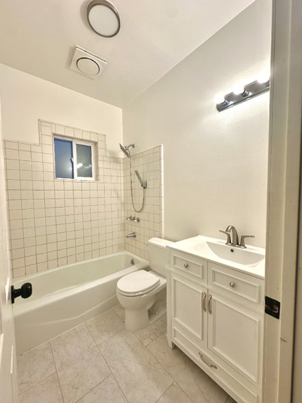 Building Photo - 218 Monterey Blvd