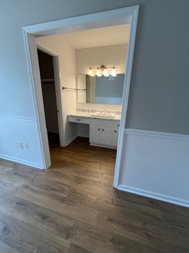 Building Photo - Recently updated 3 bedroom 2 bath home in King Grants