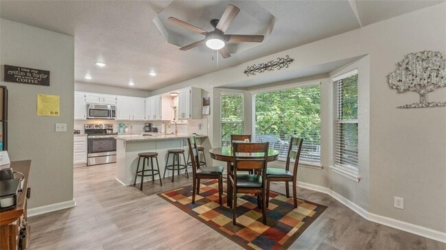 Building Photo - 9 E Elvendon Dr