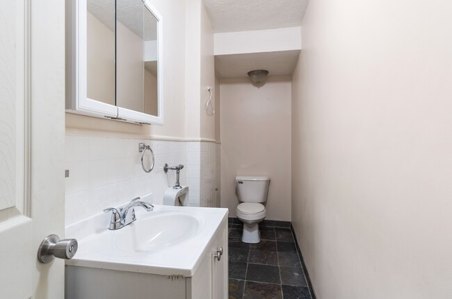 Building Photo - Spacious Duplex in the Heart of South Side Flats