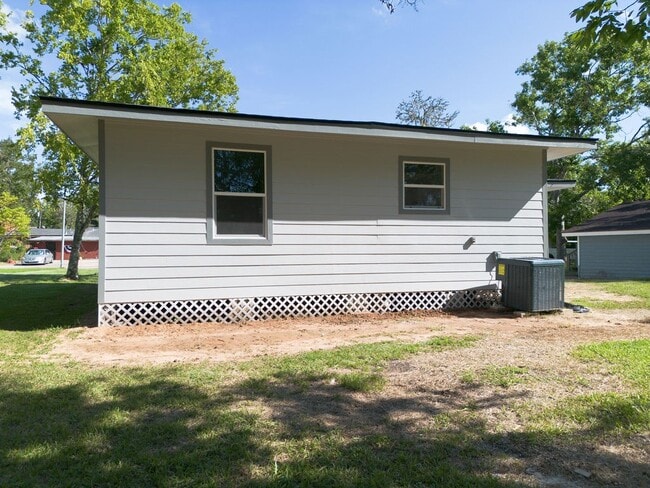 Building Photo - 58 Hybiscus Ct