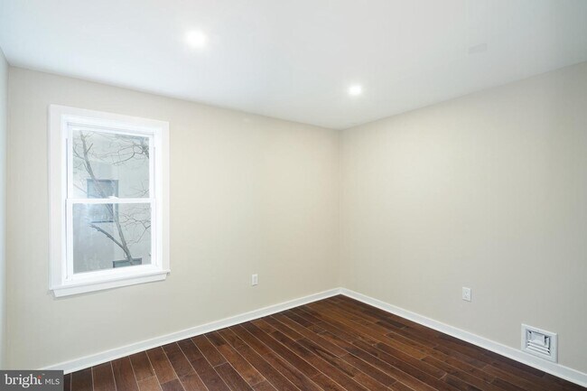 Building Photo - 1831 Reed St