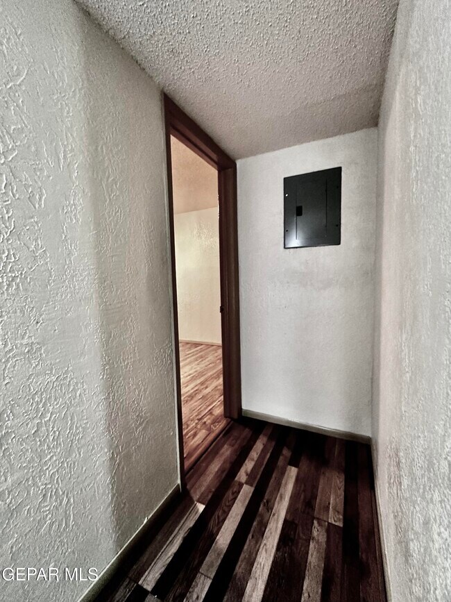 Building Photo - 4433 N Stanton St
