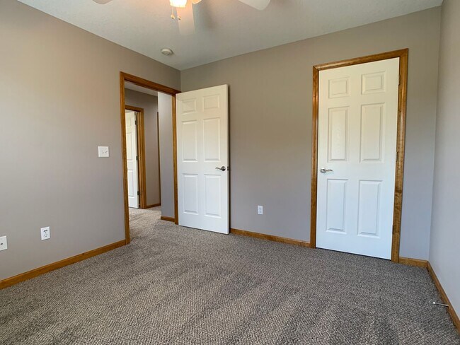 Building Photo - Freshly Updated, One Level Ranch, No Steps...