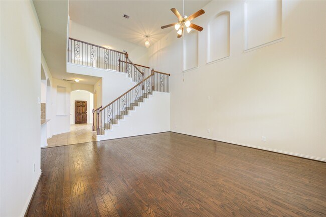 Building Photo - 16 Rose Desert Ct