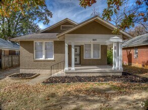 Building Photo - Beautifully renovated, open concept 3/2!