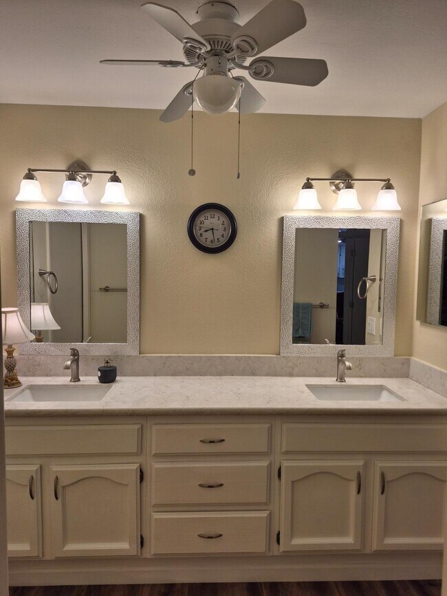 Building Photo - 7755 Laguna Azul Ave