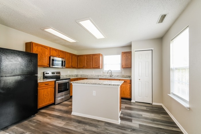 Building Photo - 5851 N Quincy Dr