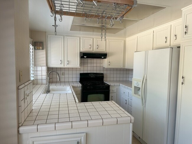 Building Photo - 3059 Delacodo Ave