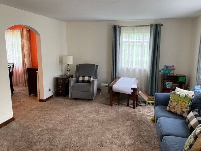 Building Photo - 3 Bedroom - Peaceful Living Just Minutes f...