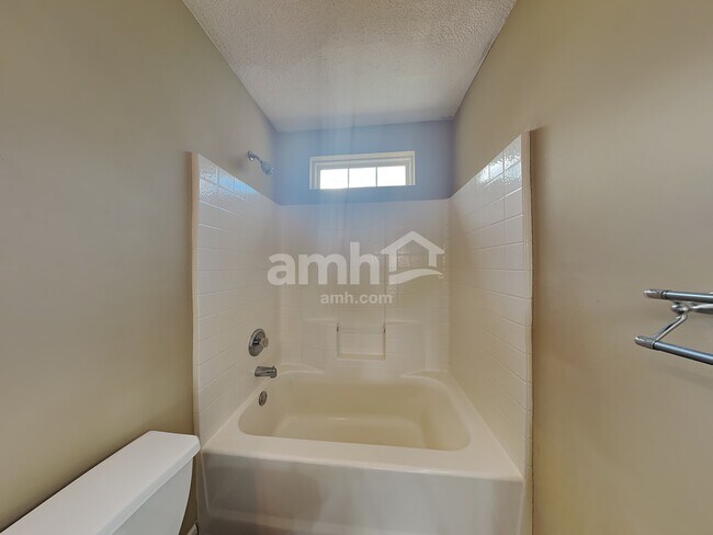 Building Photo - 219 Ashridge Way