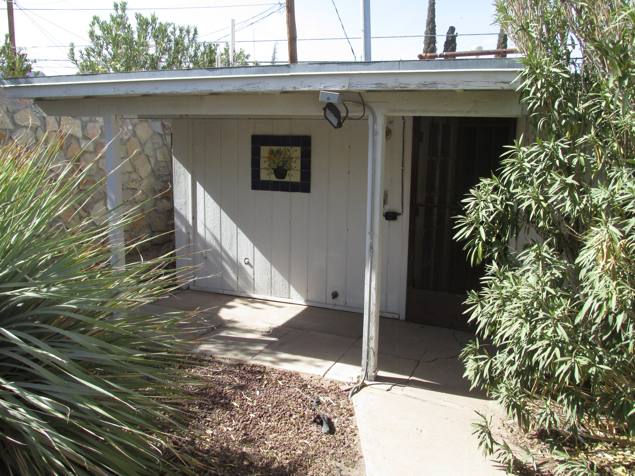 Building Photo - 3815 E Yandell Dr