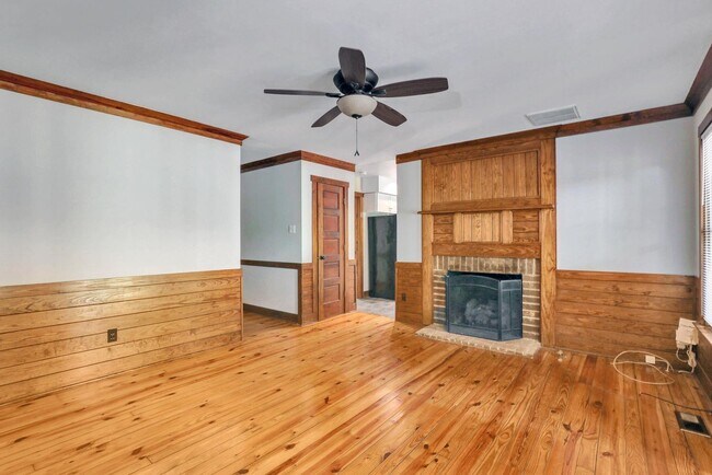 Building Photo - 3 Bedroom Cape in Brandermill!
