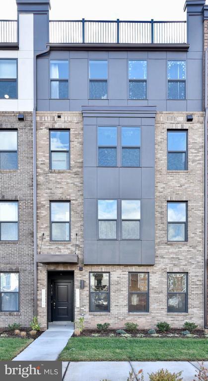 Building Photo - 43740 Transit Sq