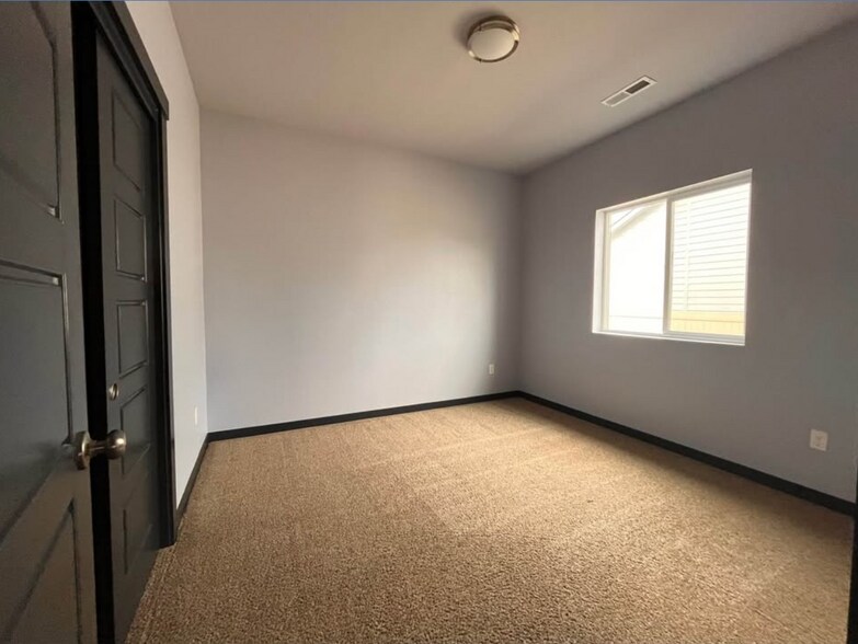 Building Photo - 17313 N Wingtip Way