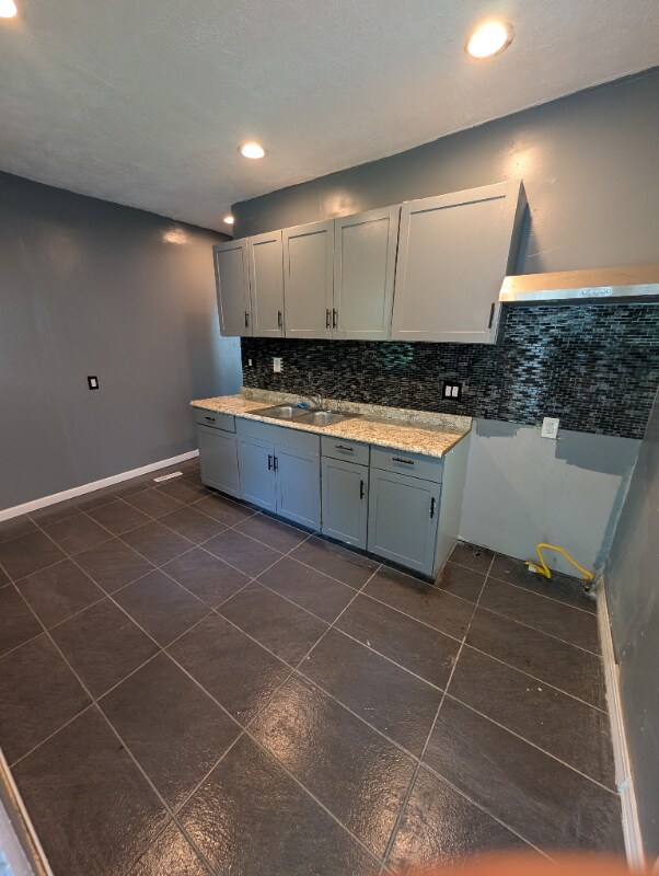 Building Photo - 4079 E 104th St