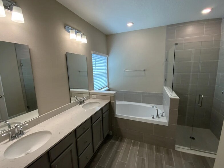 Building Photo - 2523 Laylas Wy