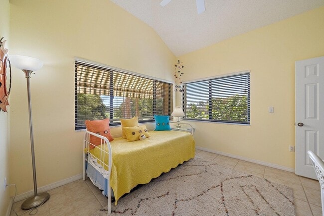 Building Photo - 860 Bella Vista Ct S