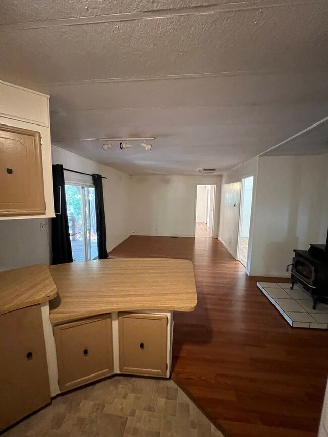 Building Photo - Magalia Home for rent, 1 car garage, 2 bed...