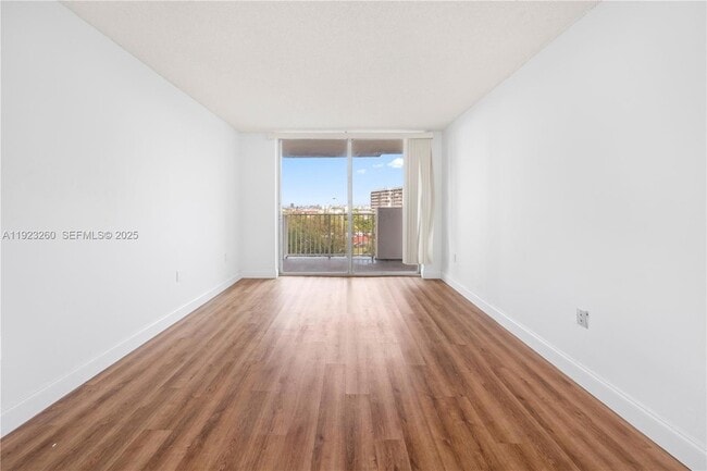 Building Photo - 1300 NE Miami Gardens Dr