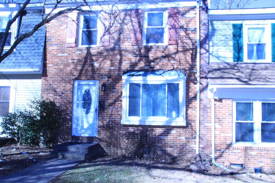 Building Photo - 670 Lockesley Ter