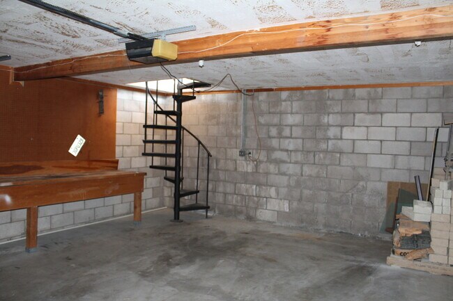 Building Photo - Remodeled 3 Bed 2 Bath Long Term Rental!